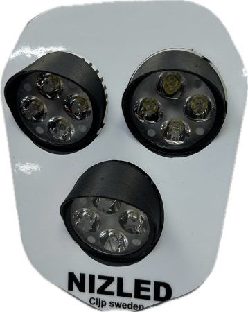 Dreifachscheinwerfer warmweiß 120 W Triumph 2024-, weißer Aufkleber, 3xE405k NIZLED in der Gruppe Car-HiFi / LED-Beleuchtung / Enduro / Was passt zu meinem Motorrad / Triumph / 2024- bei BRL (871TRIUMPH24E40F35K)
