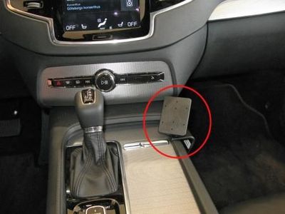 Volvo XC90 15-, Konsole