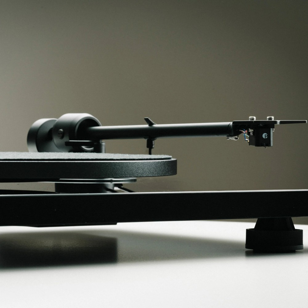 Pro-Ject E1.2 mit Pick It MM E-Tonabnehmer, pianoschwarz