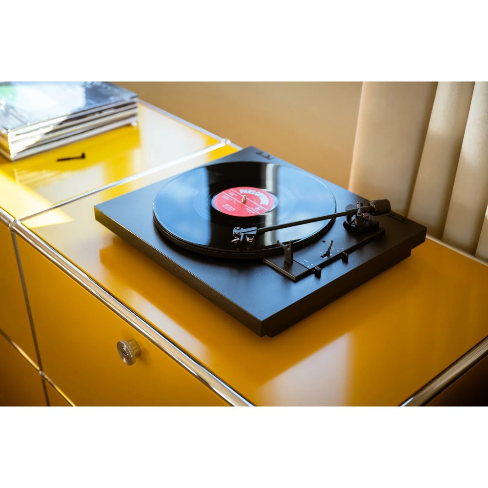 Pro-Ject A1.2 vollautomatischer Plattenspieler mit OM10, weiß