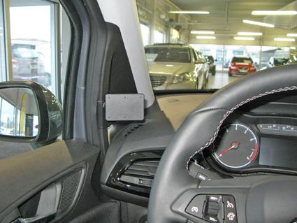 Opel Corsa 15-15, Links