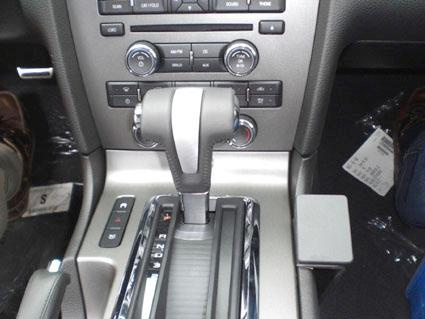 Ford Mustang 10-14, Konsole