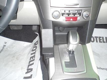 Subaru Outback 10-14, Konsole, links