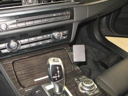 BMW F10, F11 10-15, an der Konsole platziert