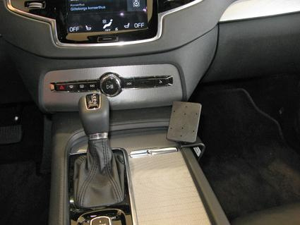 Volvo XC90 15-, Konsole