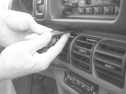 Chrysler Voyager 94-95, Zentriert, Niedrig