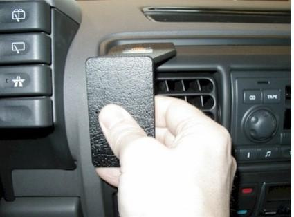 ProClip Montagehalterung Landrover Discovery 94-04, zentriert