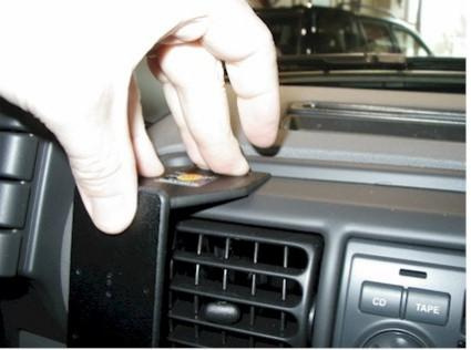 ProClip Montagehalterung Landrover Discovery 94-04, zentriert