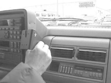 ProClip Montagehalterung Chevrolet Silverado/Surburban/Tahoe/Pickup 92-94, zentriert