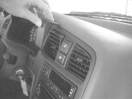 Nissan Primera 96-99, zentriert