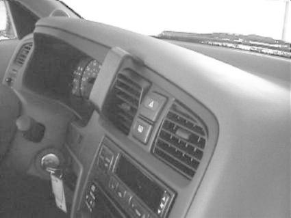 Nissan Primera 96-99, zentriert