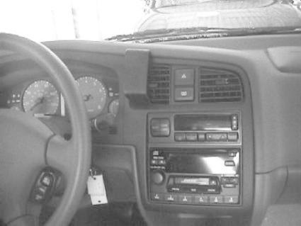Nissan Primera 96-99, zentriert