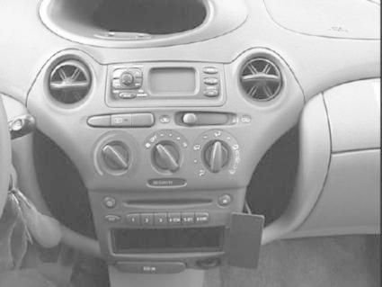 ProClip Montagehalterung Toyota Yaris 99-02/Yaris Verso 99-05, angewinkelt