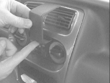 ProClip Montagehalterung Daihatsu Sirion 99-01, zentriert