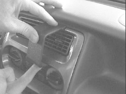 ProClip Montagehalterung Daihatsu Sirion 99-01, zentriert