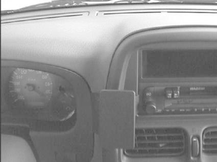 Nissan Navara 00-05, zentriert