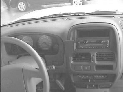 Nissan Navara 00-05, zentriert