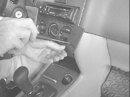 ProClip Montagehalterung Nissan Primera 00-01, Abgewinkelt