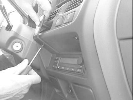 Nissan Navara 00-05, zentriert, niedrig