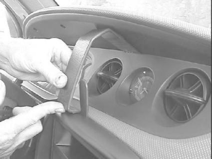 ProClip Monteringsbygel Daihatsu YRV 01-07, zentriert
