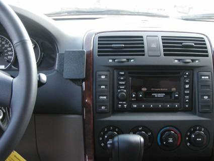 Kia Carnival 02-05, zentriert