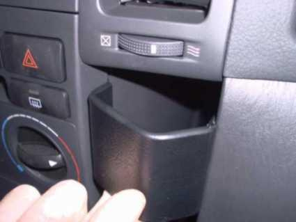 Toyota Corolla Verso 02-03, gewinkelt