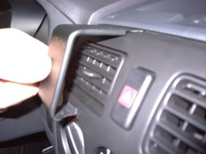 Daihatsu Sirion 02-06, Zentriert