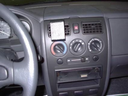 Daihatsu Sirion 02-06, Zentriert