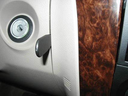 Kia Sorento 02-07, Zentriert, Braune Holzverkleidung