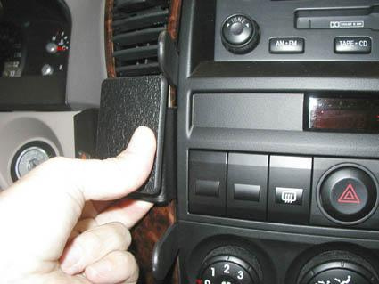 Kia Sorento 02-07, Zentriert, Braune Holzverkleidung
