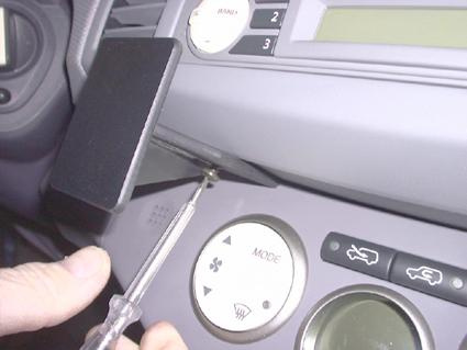 Nissan Micra 03-10, Zentriert, Niedrig
