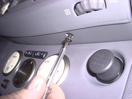 Nissan Micra 03-10, Abgewinkelt