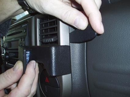 Nissan X-Trail 04-07, Winkelmontage