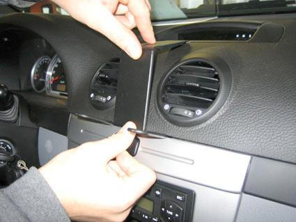 ProClip Montagehalterung Suzuki Reno 05-10, mittig