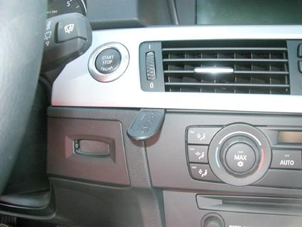 BMW 316-330/E90/E91/E92/E93 05-12, mittig, OEM Nav.