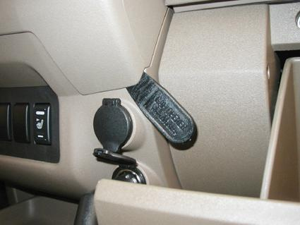 Nissan Navara 06-10, angewinkelt
