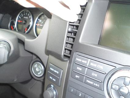 Nissan Pathfinder 10-12, Zentriert
