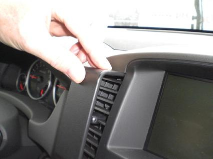 Nissan Pathfinder 10-12, Zentriert