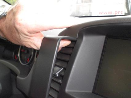 Nissan Pathfinder 10-12, Zentriert