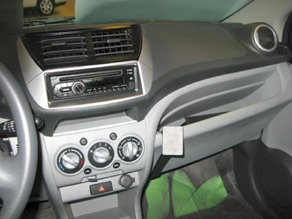 Nissan Pixo 09-15, angewinkelt