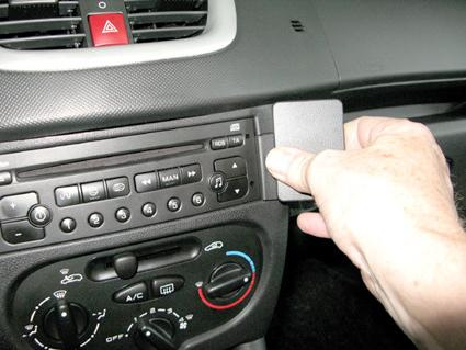 Peugeot 206+ 09-13, angewinkelt