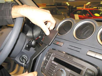 Ford Transit Connect/Tourneo Connect 10-13, zentriert