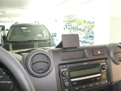 Toyota LandCruiser 70 08-15, Zentriert