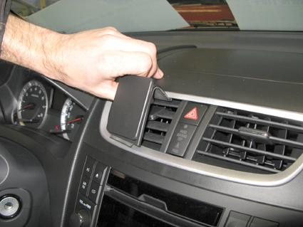Suzuki Swift 11-15, zentriert