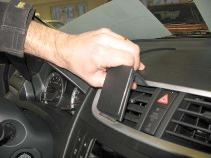 Suzuki Swift 11-15, zentriert