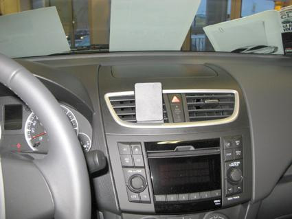 Suzuki Swift 11-15, zentriert