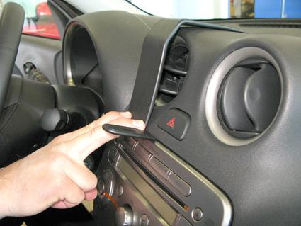 Nissan Micra 11-14, zentriert