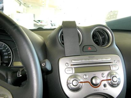 Nissan Micra 11-14, zentriert