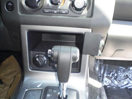 Nissan Pathfinder 10-12, Abgewinkelt, Base- und S-Modelle