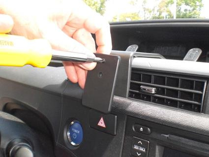 ProClip Montagehalterung Toyota Prius c 12-15, Zentriert